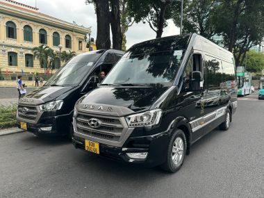 Xe 10 chỗ Limousine