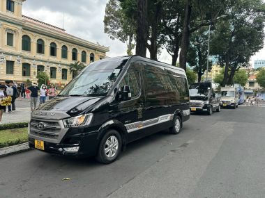 Xe 10 chỗ Limousine