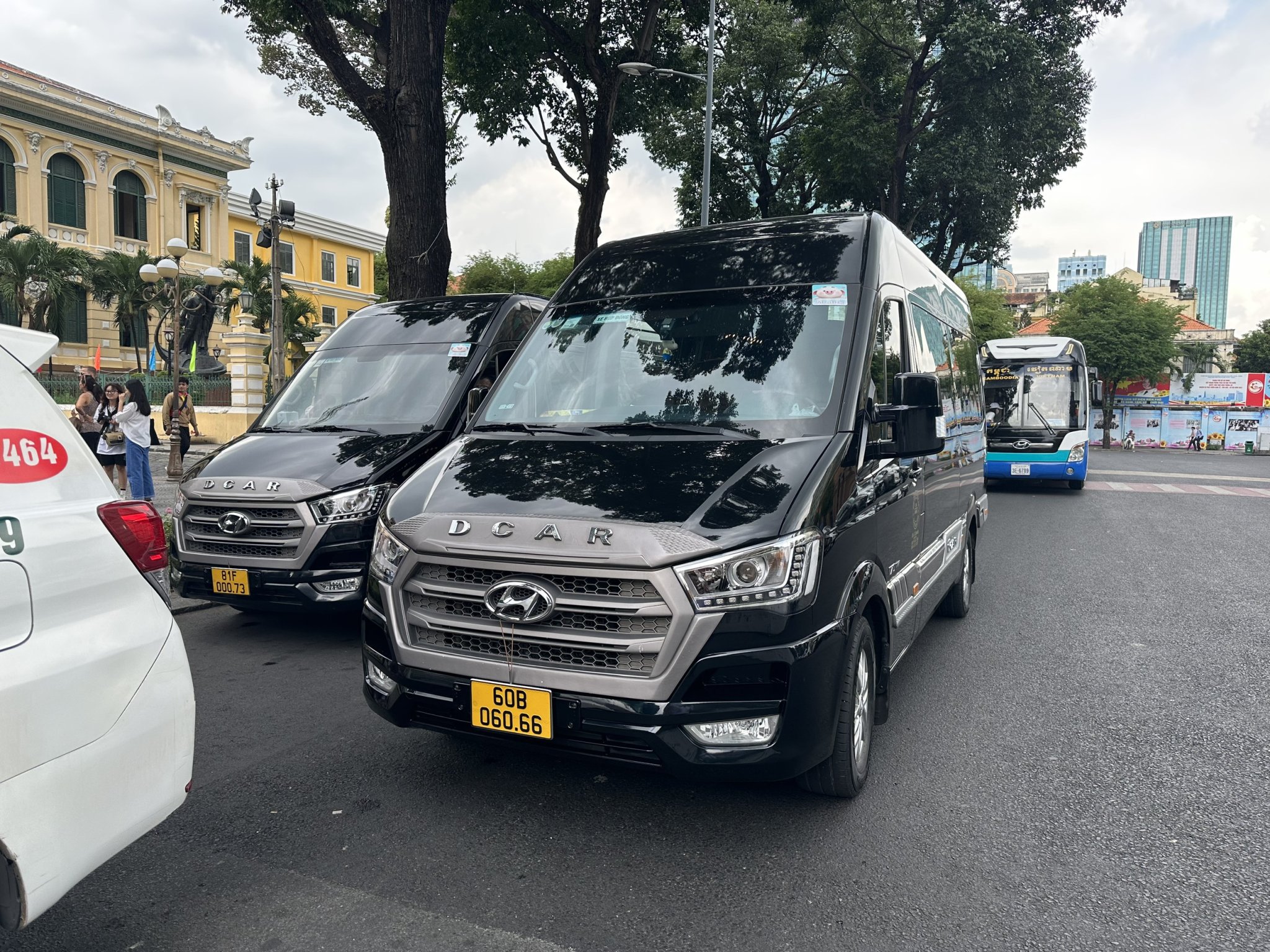 Xe 10 chỗ Limousine