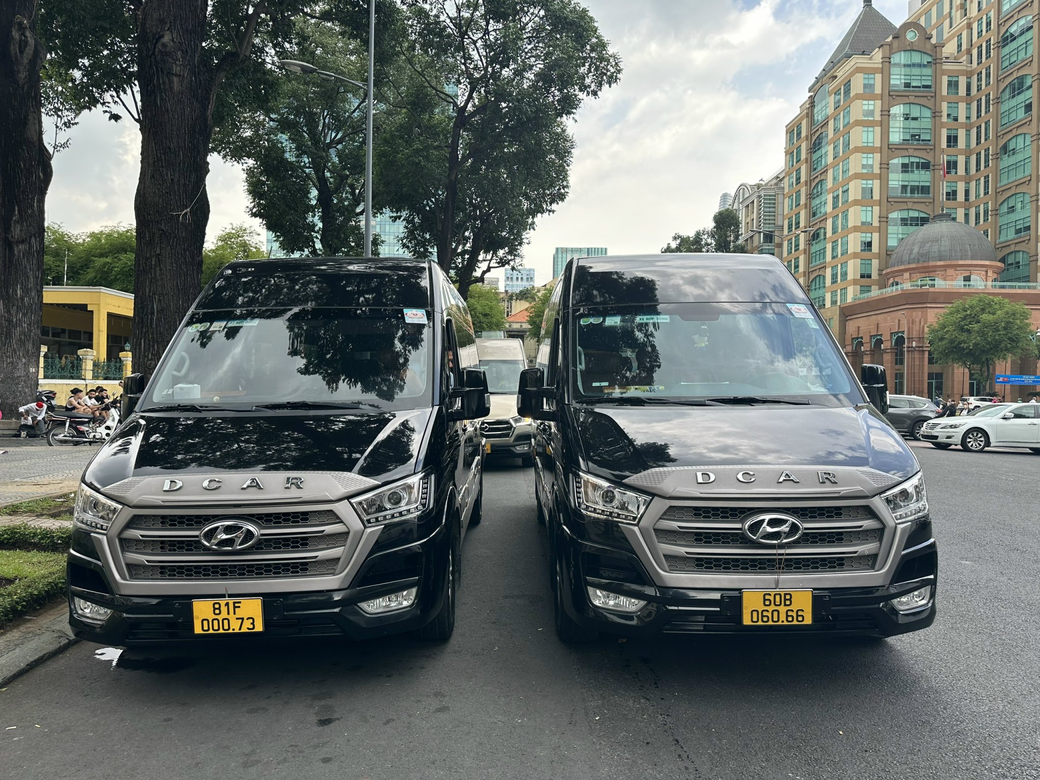 Xe 16 chỗ Limousine